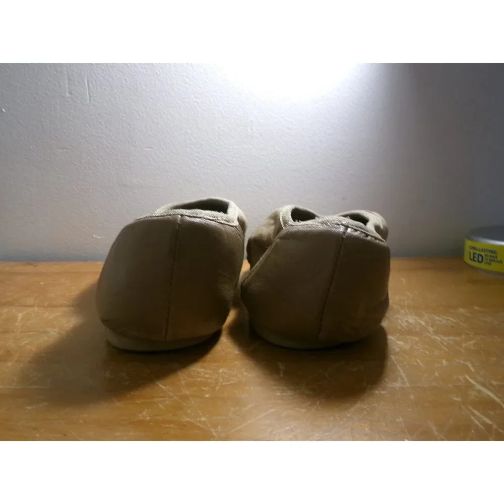 Pre-Owned Dance Jazz Shoes DanzNMotion Adult 8M Tan Slip On Leather Split Sole